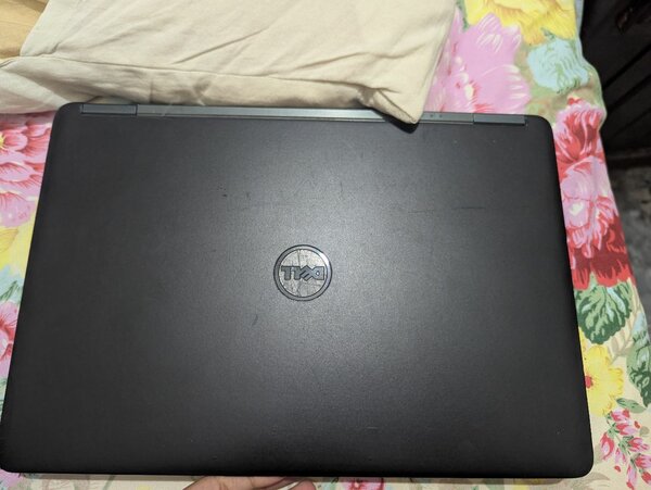 Del Latitude E7250