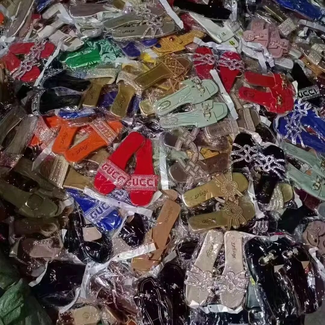 Ladies flat slippers