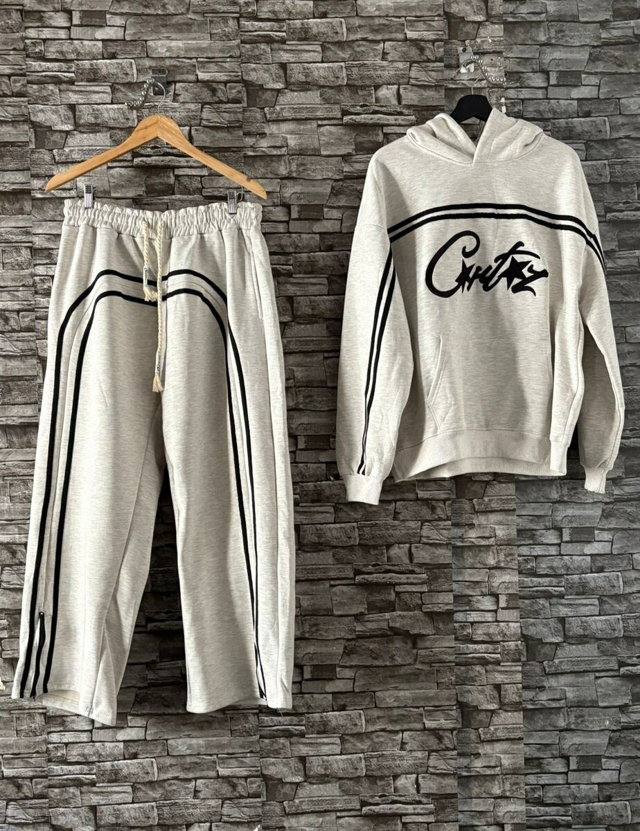 Ensemble de survêtement stylé