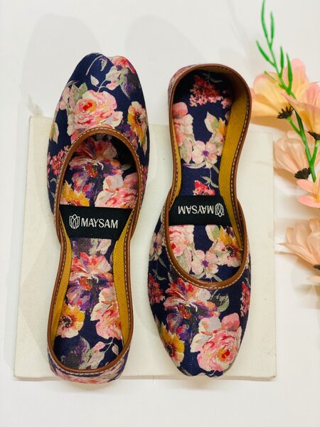 Printed khussa