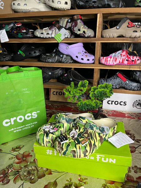NOUVEAU CROCS BAAPE