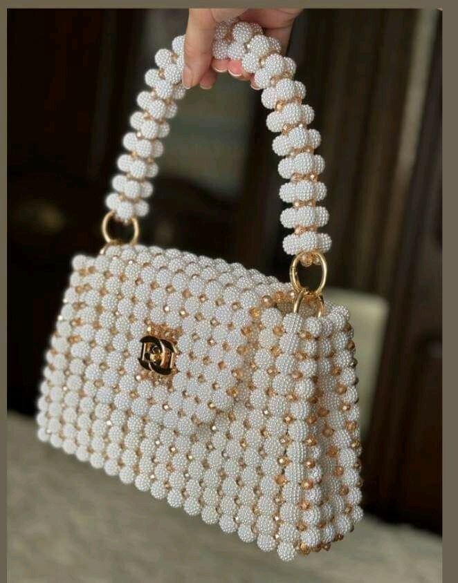 Sac à main perlé chic