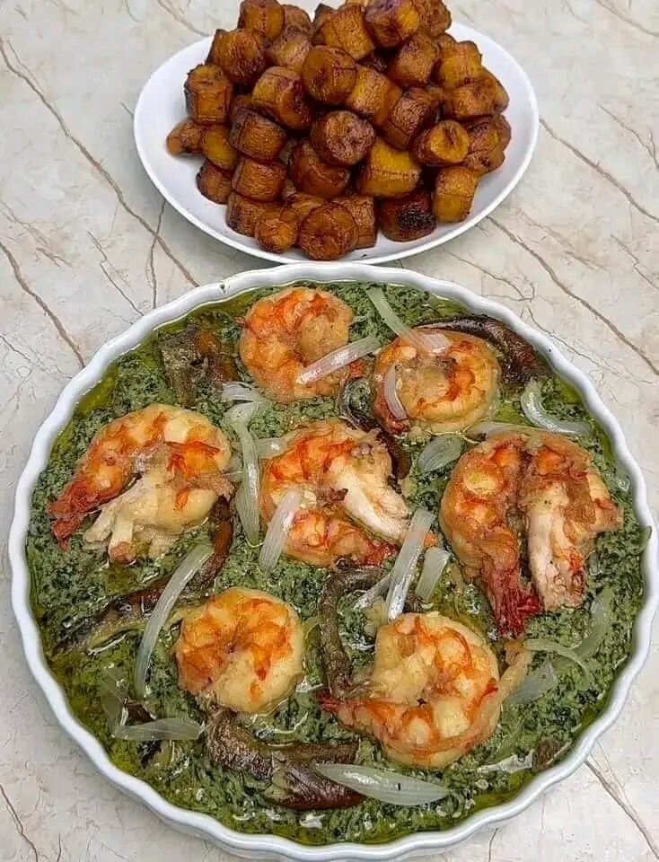 Délicieuse Assiette de Fruits de Mer et Plantains