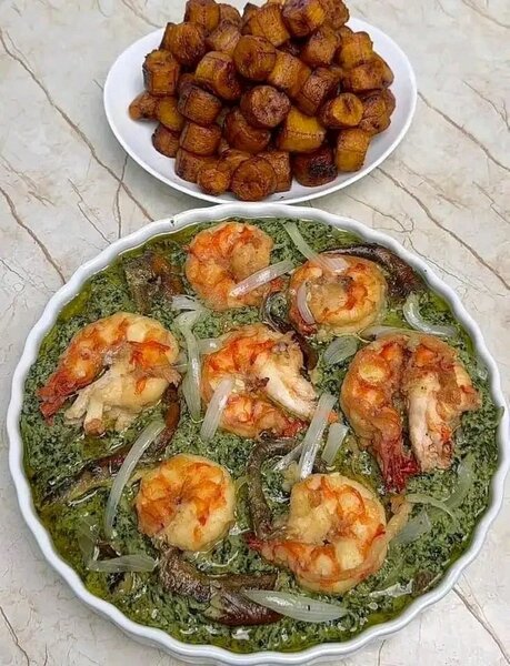 Délicieuse Assiette de Fruits de Mer et Plantains