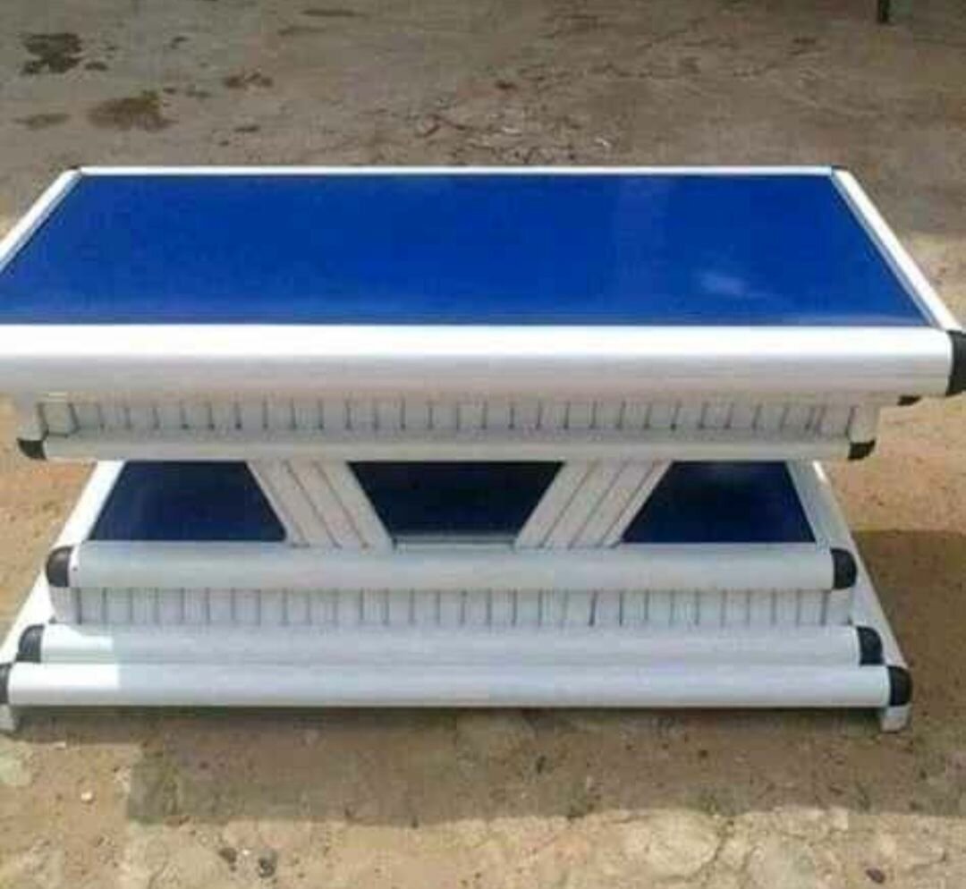 Table basse moderne en métal