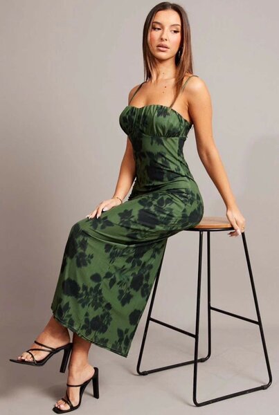 Robe verte à fleurs élégante