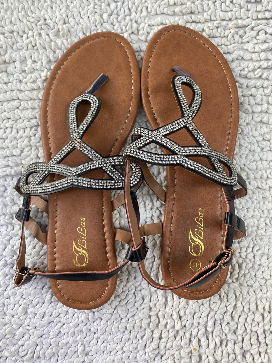 Sandales plates élégantes