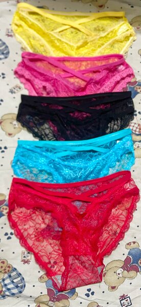 Culottes en dentelle colorée