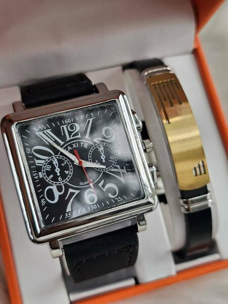 Montre Carrée Homme Élégante