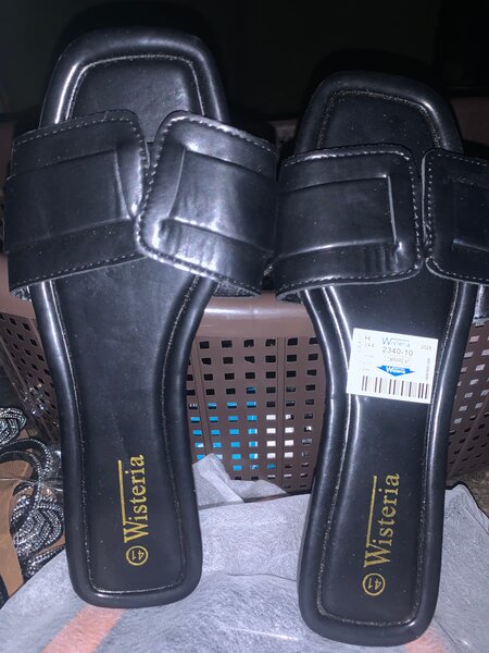 Sandales plates Wisteria élégantes