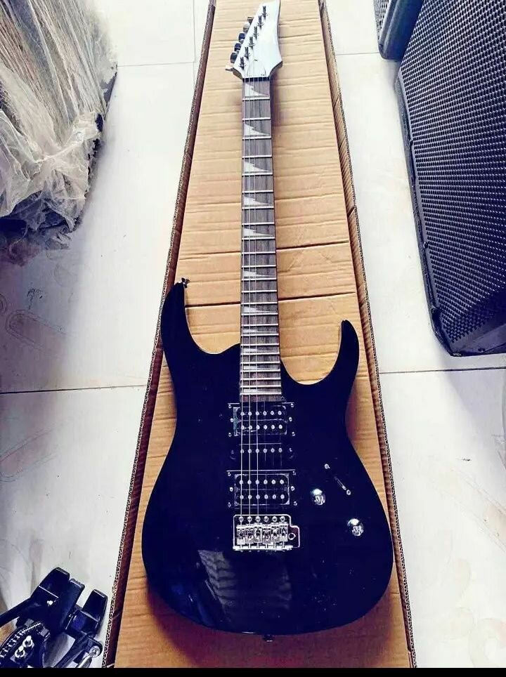 Guitare électrique noire élégante