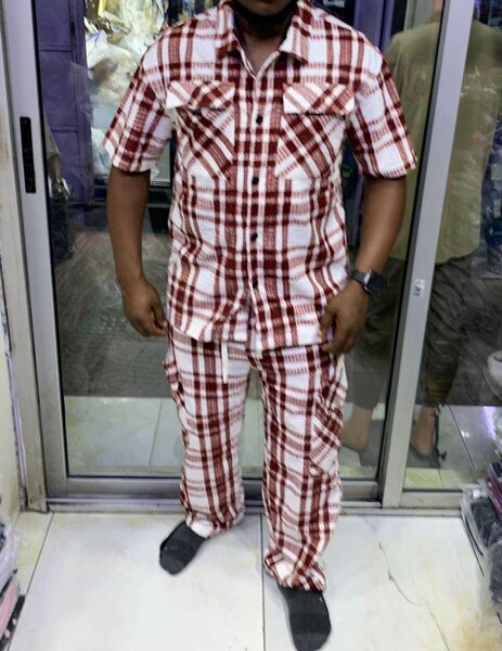 Tenues assorties à carreaux