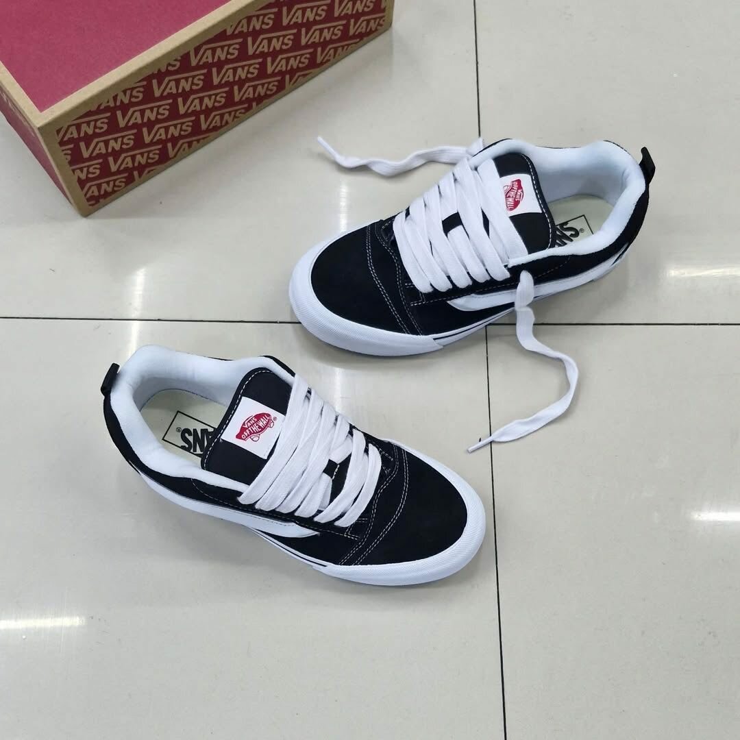 VANS KNU