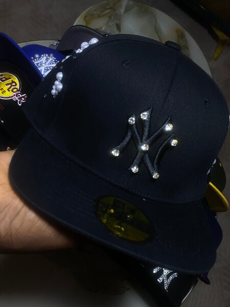 Casquette avec perles élégante