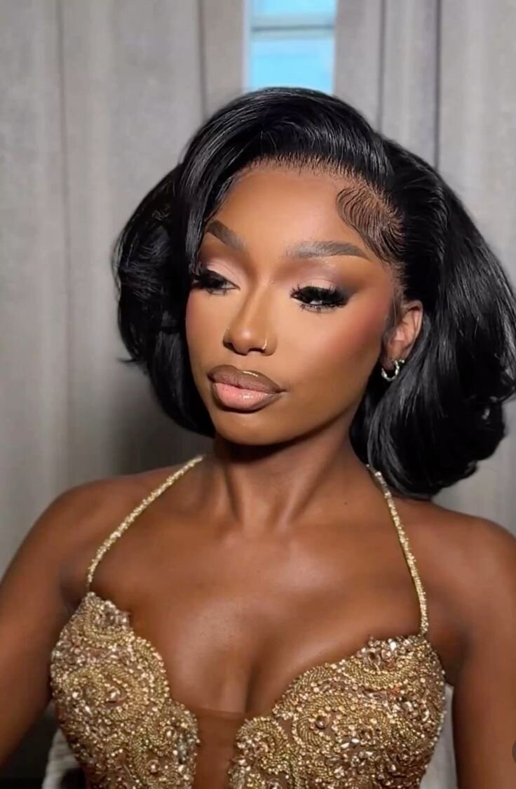 Perruque élégante bouclée