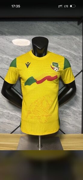 Maillot de football jaune