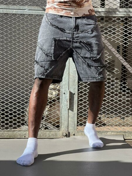 Shorts en jean déchiré tendance