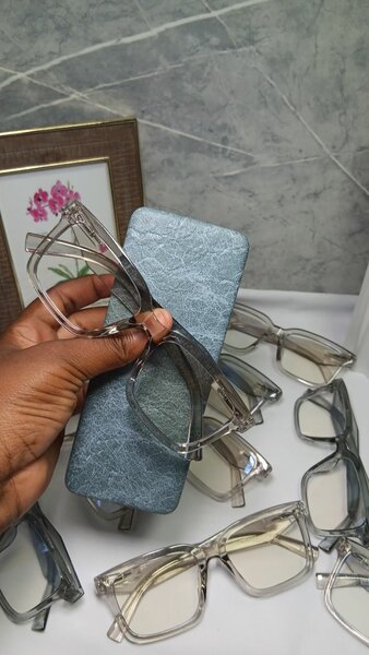 Lunettes carrées élégantes