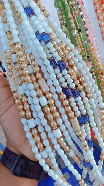 Colliers multicolores en perles