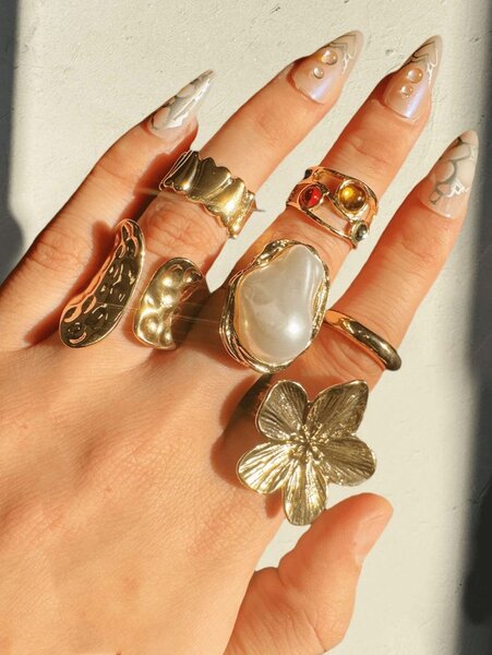 Bagues dorées avec perles