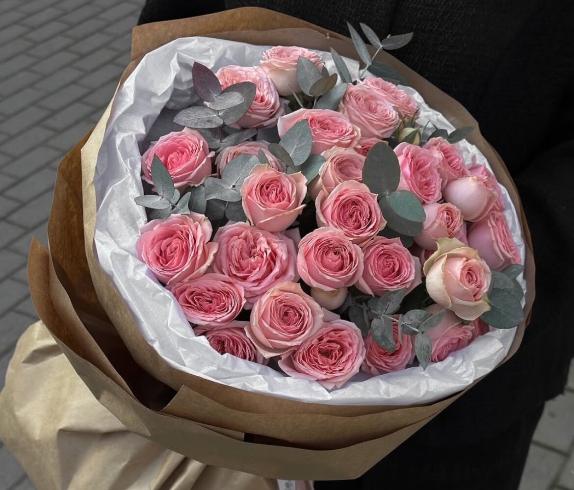 Цветы , игрушки , клубника в шоколаде