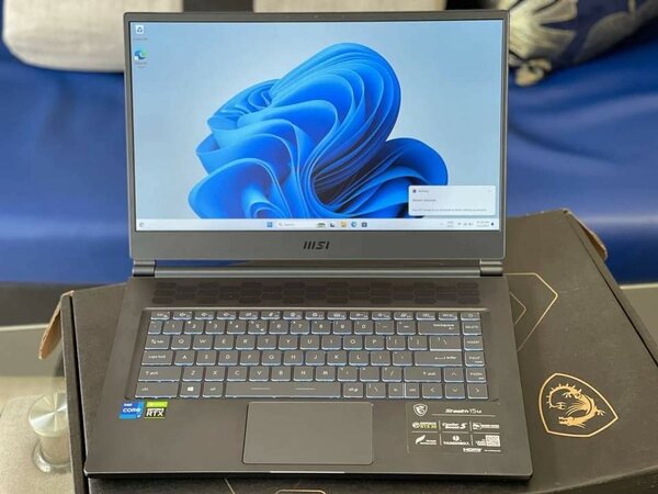 MSI stealth 15M B12UE Core i7 *gaming*