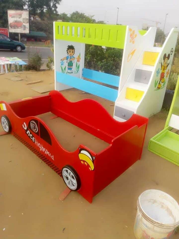 Lit enfant voiture coloré