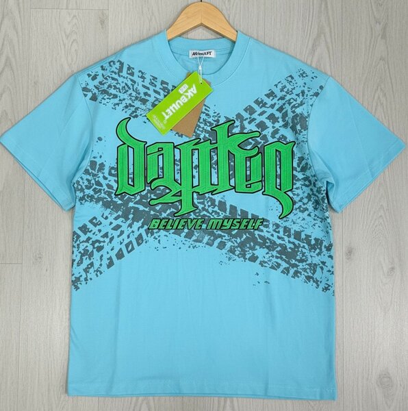 T-shirt bleu imprimé urbain