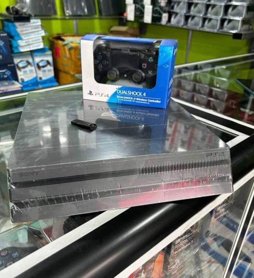 Console PS4 Slim avec Manette