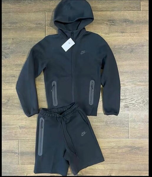 Ensemble sportif à capuche