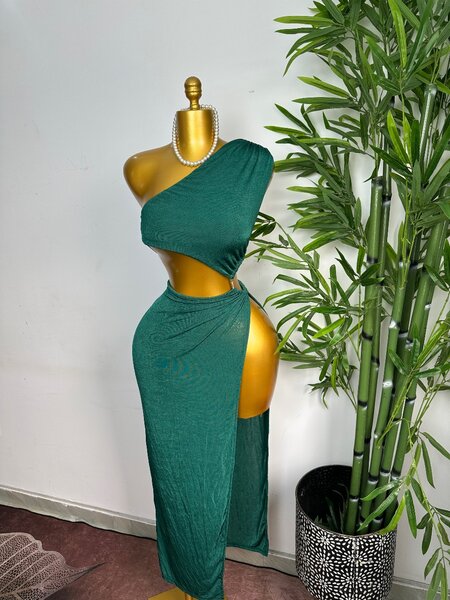Robe asymétrique verte élégante