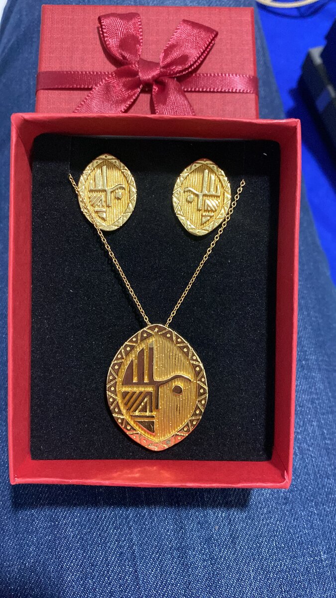 Parure pendentif et boucles en or