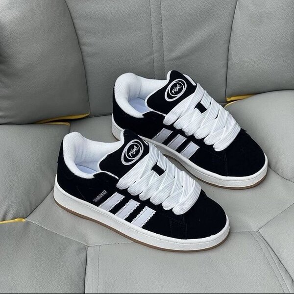 Chaussures de sport noires classiques