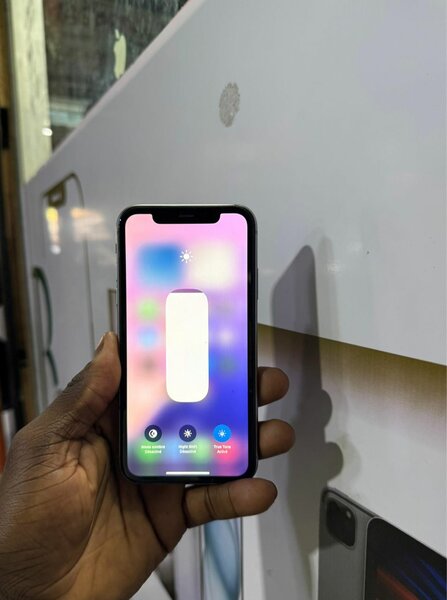 iPhone 11 Silver 64GB