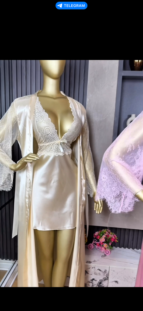 Robe en satin dentelle