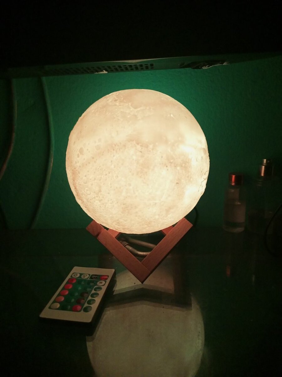 Lampe Lune LED Changeante