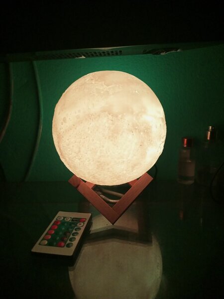 Lampe Lune LED Changeante