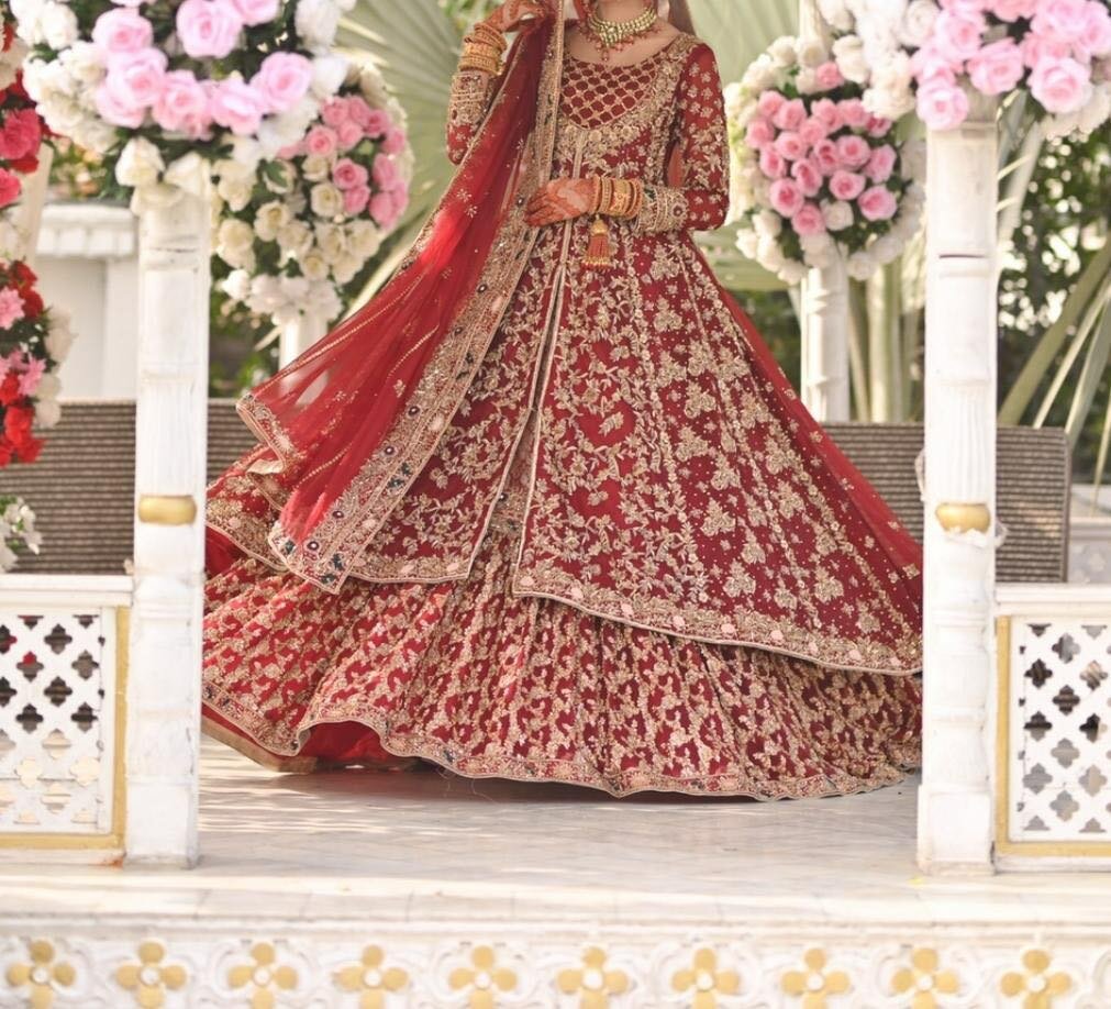 Barat bridal heavy dress (open gown, farshi lahnga, dupatta)