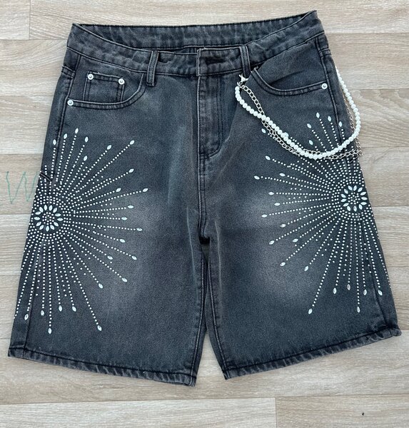 Short en jean avec strass