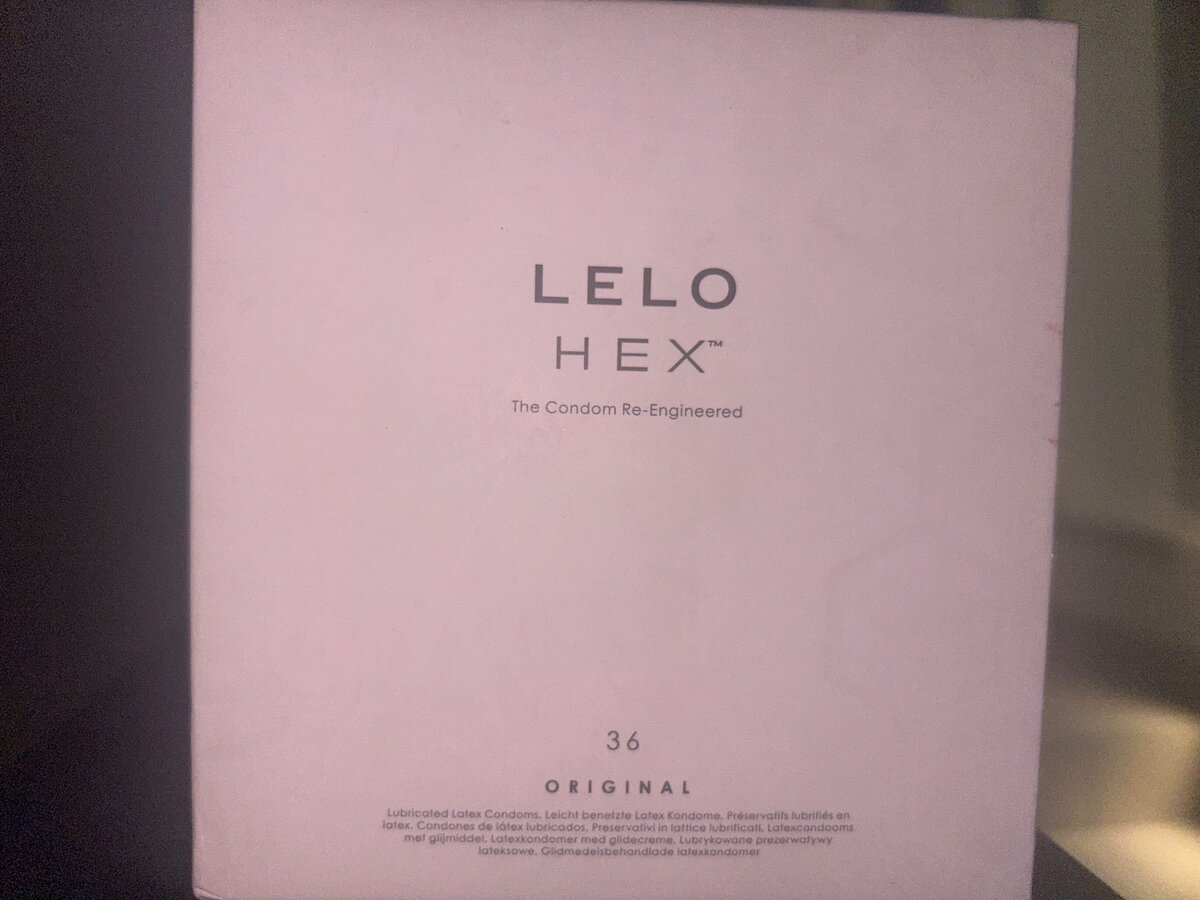 Lelo Hex Luxury condoms