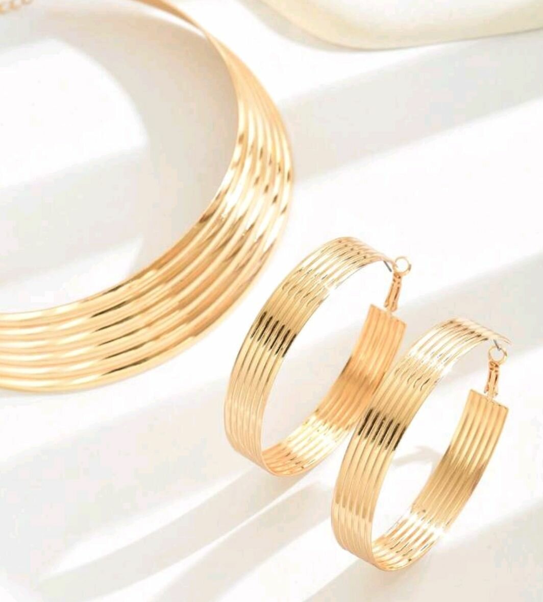 Set élégant collier et boucles dorés
