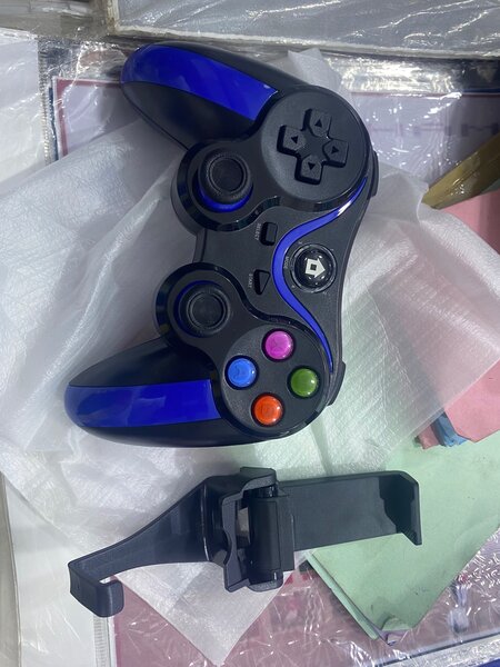 V13 Wireless Game Controller