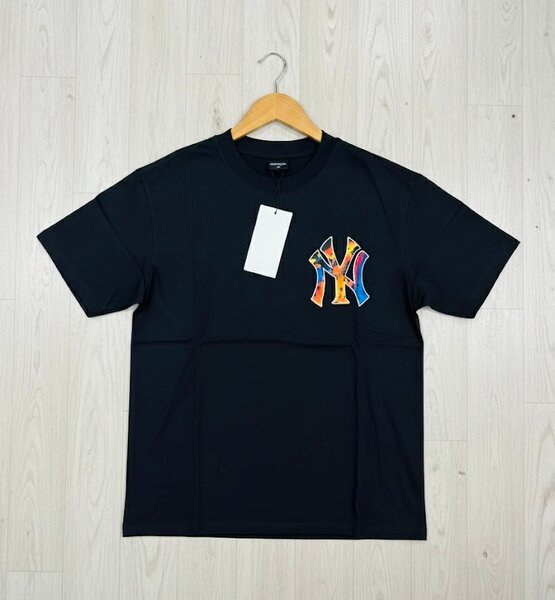 T-shirt imprimé moderne