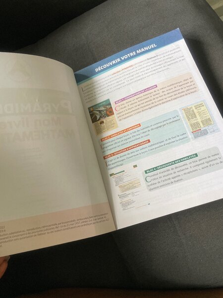 Livre de Mathématiques Pyramide