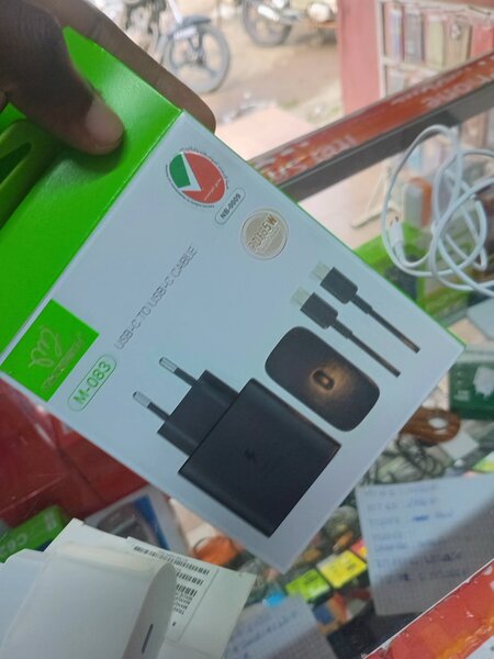 Chargeur USB avec Câbles