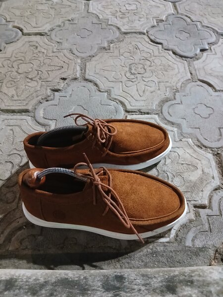 Chaussures en daim marron