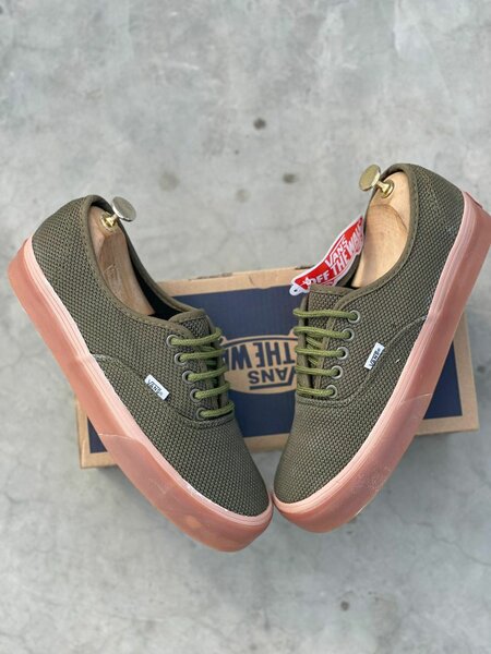 Van's authentic velours