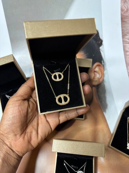 Collier pendentif élégant en or