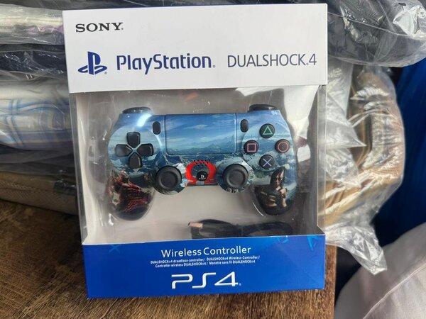 Manette ps4 design God of Wars