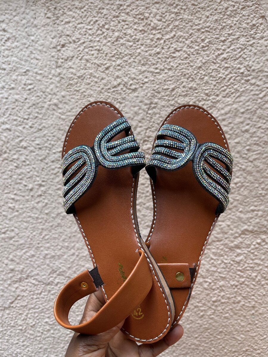 Sandales en cuir design élégantes